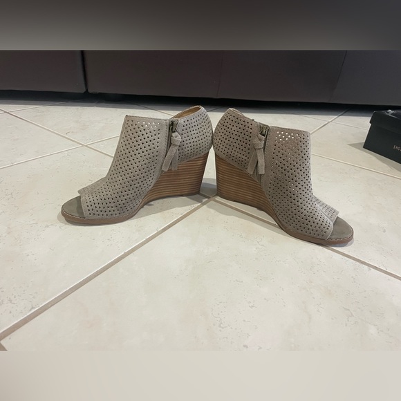 Lucky Brand Tan Sandal Bootied - Picture 6 of 8